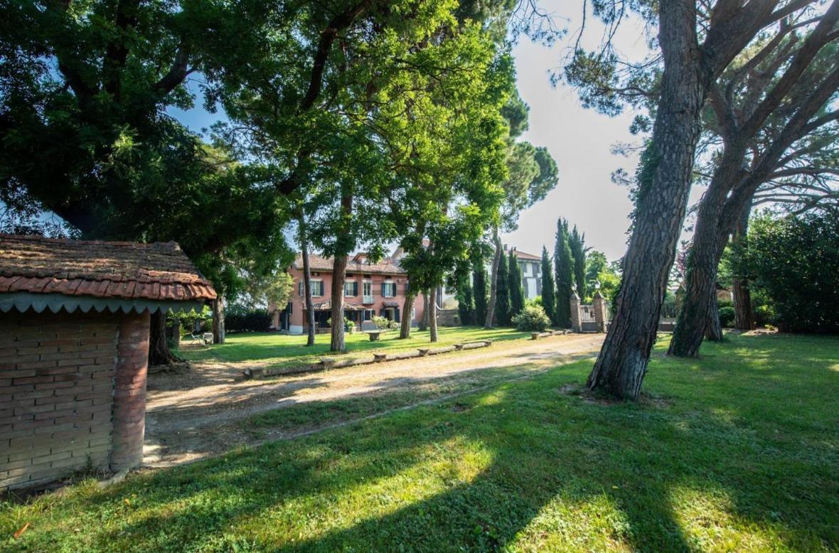 Villa Ottocentesca Immersa Nel Verde Montecavolo Exteriér fotografie