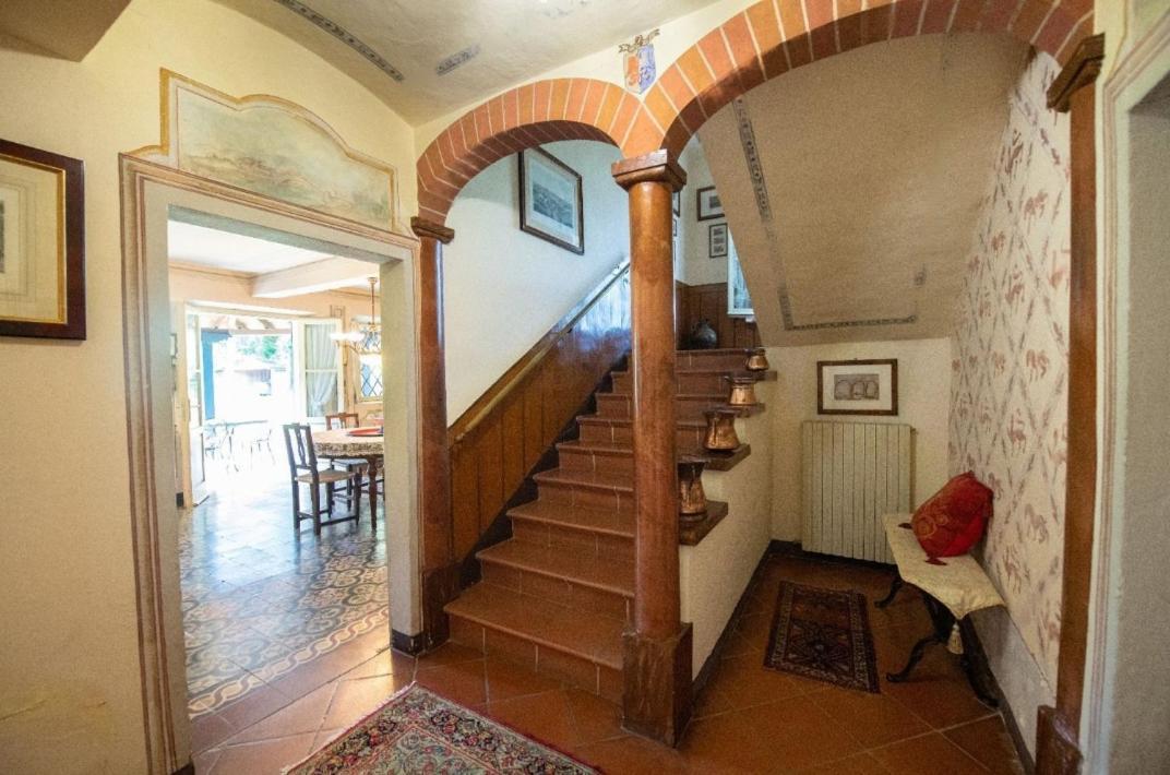 Villa Ottocentesca Immersa Nel Verde Montecavolo Exteriér fotografie